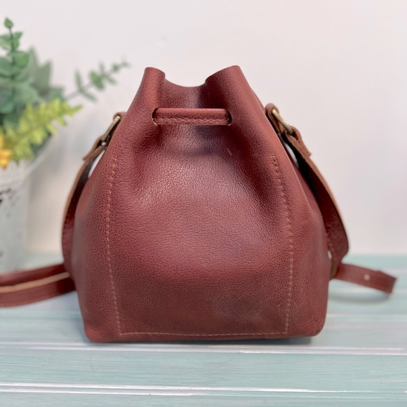 Portland Leather Bucket Bag / Crossbody - Picture 2 of 9